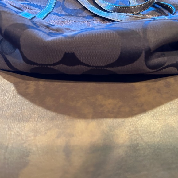 Coach purse. - Picture 3 of 4